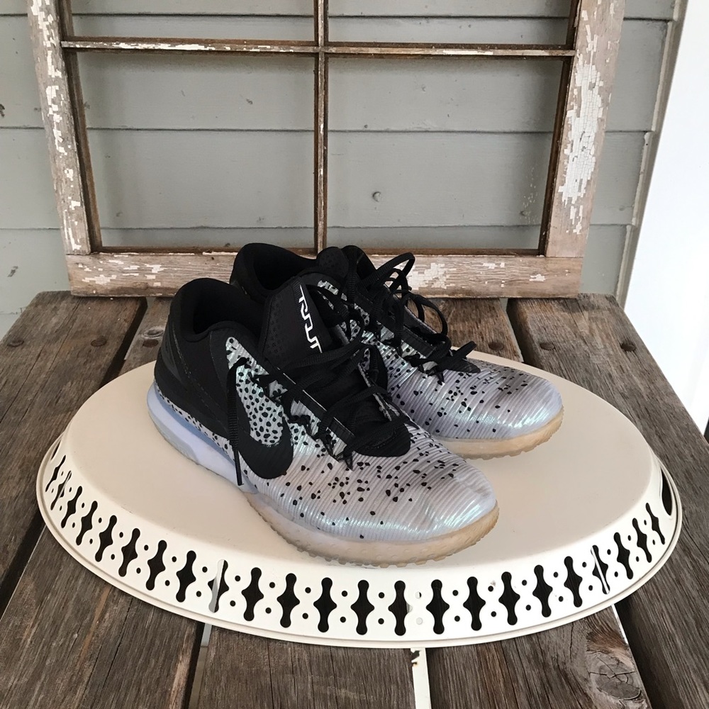 Men’s Nike Zoom Trout turf shoes